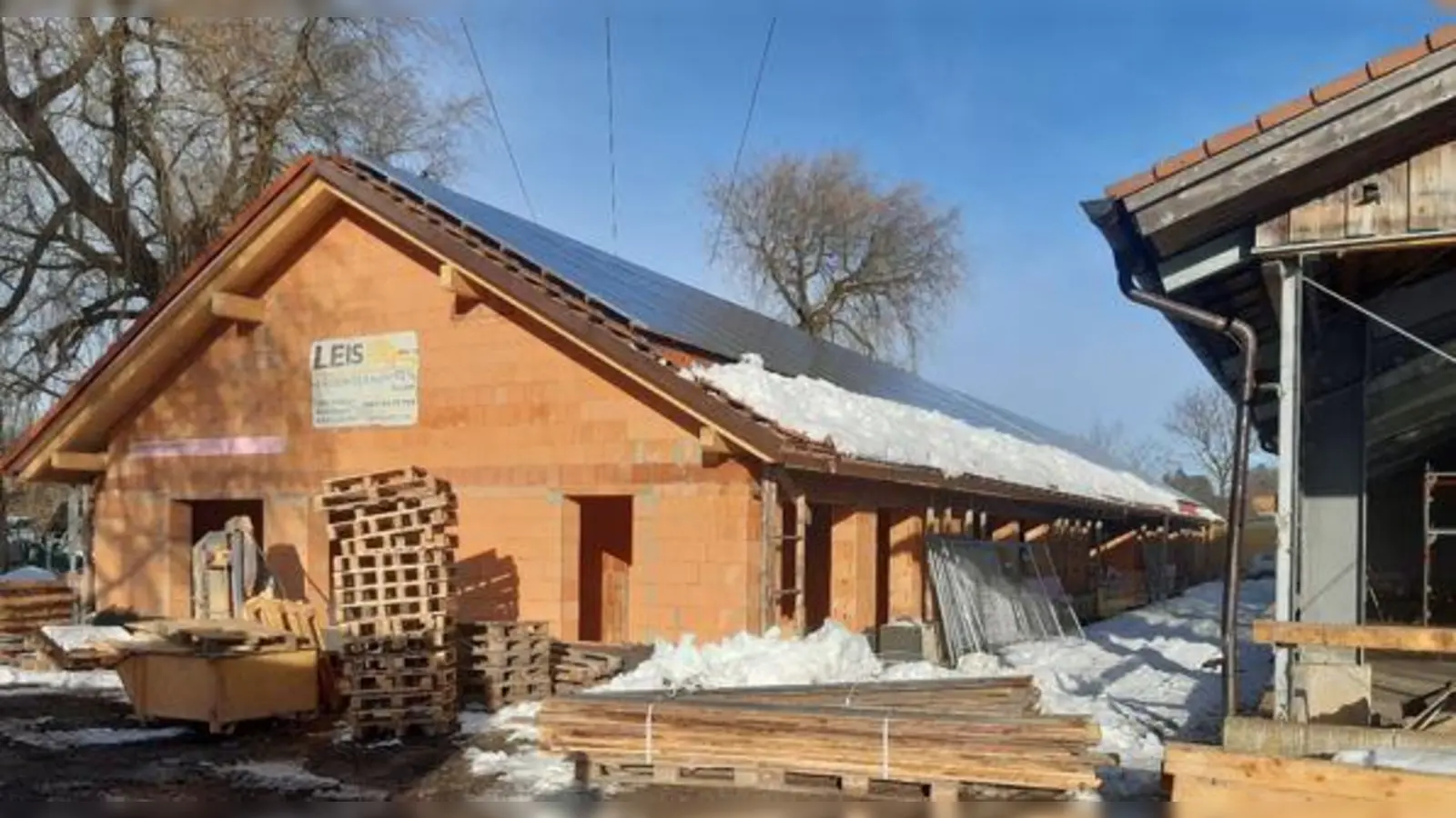 Der Bau der neuen Mutter-Kind-Einrichtung auf Gut Raucherberg schreitet zügig voran. (Foto: Johanniter-Unfall-Hilfe e.V.)
