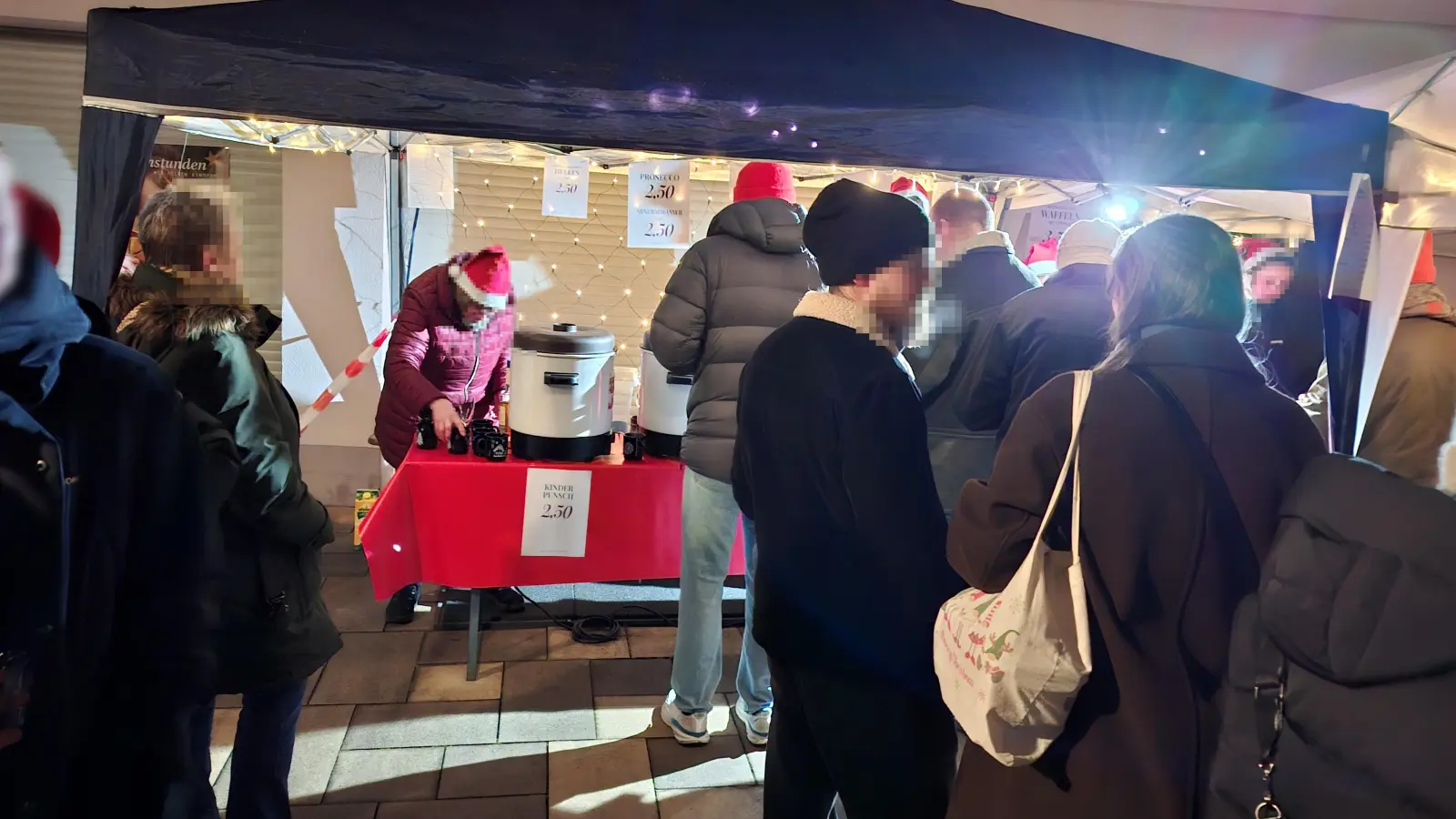 Ein privater Christkindlmarkt in Gronsdorf hat 9540 Euro eingebracht, die gespendet werden. (Foto: privat)