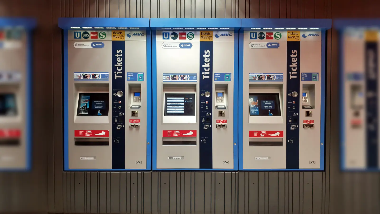 Wochen- und Monats- und Streifenkarten sind wie bisher in Papierform am Automaten erhältlich.  (Foto: mha)