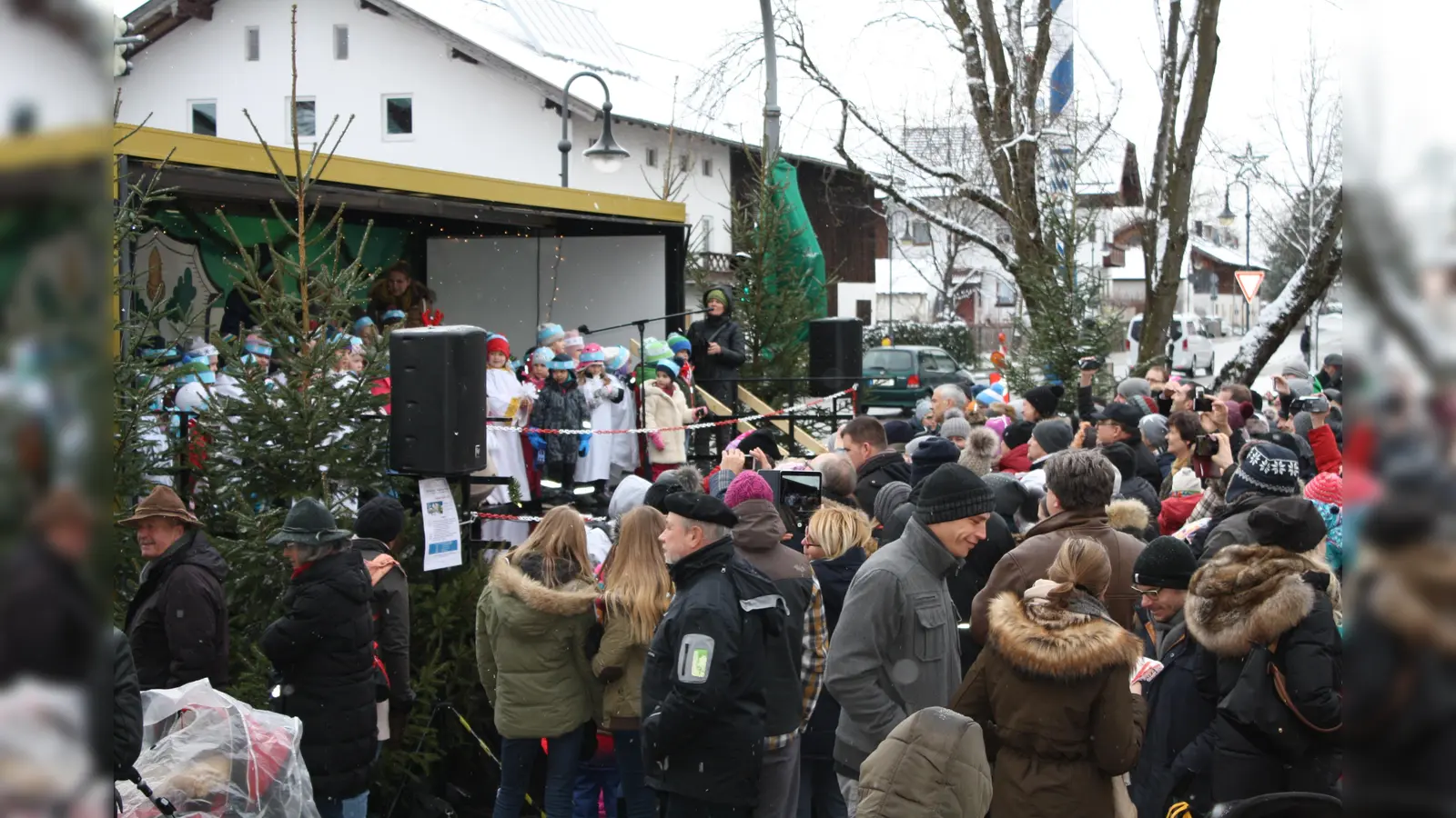 Am 3. Adventssonntag findet traditioneller Weise der Hohenbrunner Christkindlmarkt auf dem Rathausplatz statt.  (Foto: Gemeinde Hohenbrunn)