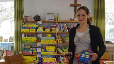 Ursula Burg arbeitet ehrenamtlich in der Bücherei von St. Vinzenz und rief kürzlich einen neuen Spieletreff ins Leben. (Foto: Beatrix Köber)