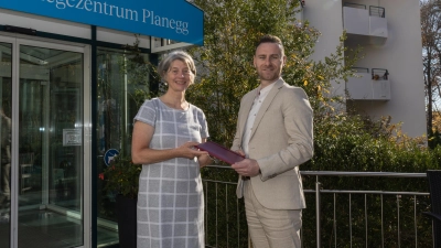 Leitungswechsel im Evangelischen Pflegezentrum Planegg: Astrid Ühlein übergibt an Christof Faisst. (Foto: Diakonie München und Oberbayern/Michaela Stache)