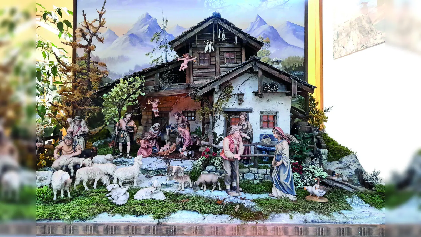 Johanna Maier-Sieber hat die Geburt Jesu beim letzten Oberstadtler Krippenweg in ein Bauernhaus im Oberland verlegt. (Foto: job)