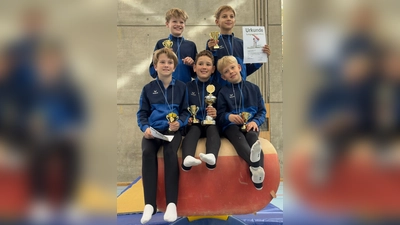 Die Mannschaft M10-11 konnte sich wieder den Sieg holen (v.l.n.r.: oben Dreger Johannes, Lemli Frederik, unten Meyer Lucas, Eggel Andreas, Balg Benedikt). (Foto: TSV Unterpfaffenhofen-Germering)