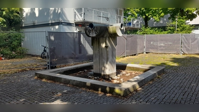 Der Brunnen vor dem Forum Schwanthalerhöhe könnte demnächst wieder in Betrieb gehen. (Foto: kö)