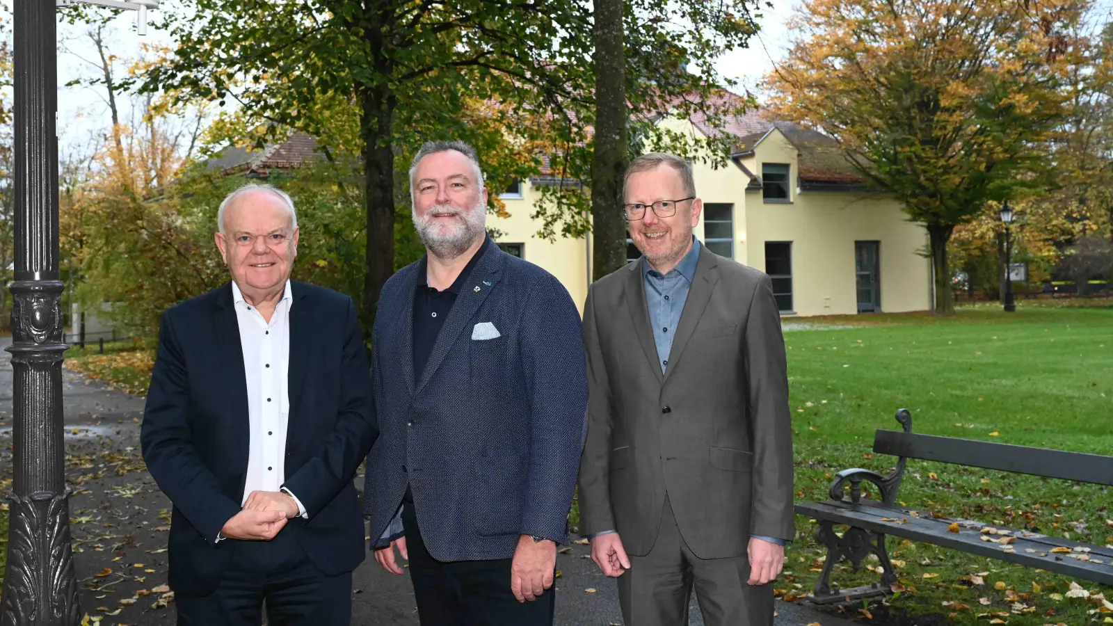 „Reallabor Ismaning”: msg-Gründer und Aufsichtsratsvorsitzender Hans Zehetmaier, Bürgermeister Dr. Alexander Greulich und msg-Bereichsleiter Helmut Lämmermeier freuen sich über den Start der Kooperation. (Foto: Ursula Baumgart)
