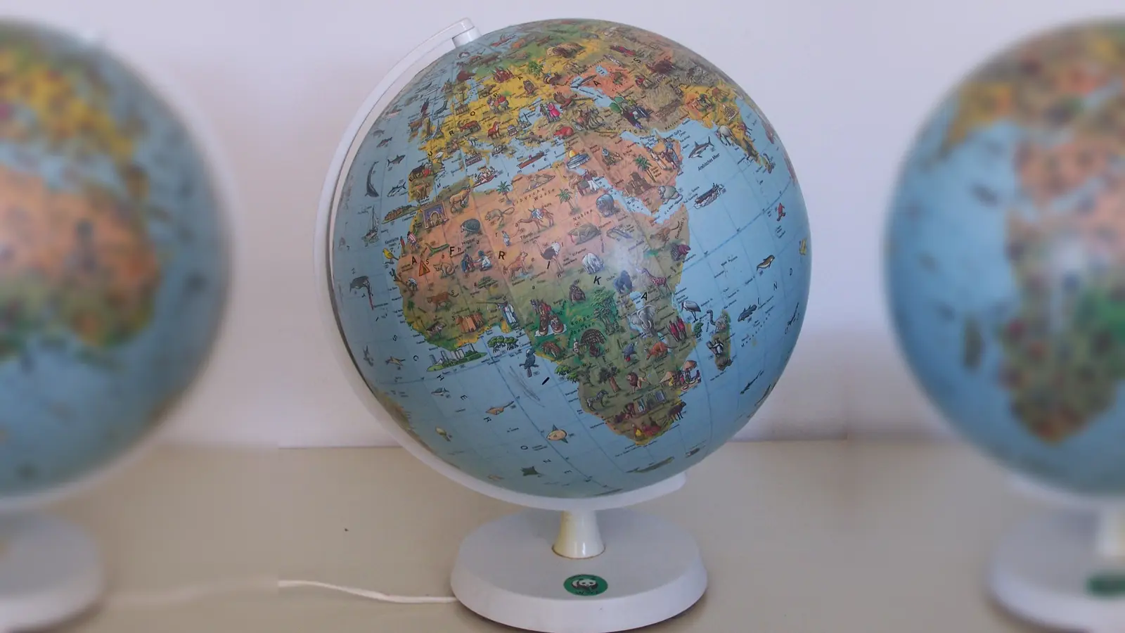 Was haben die Globen mit Laim zu tun? Interessierte finden Antworten im neuen Almanach des Historischen Vereins Laim. (Foto: Norbert Winkler)