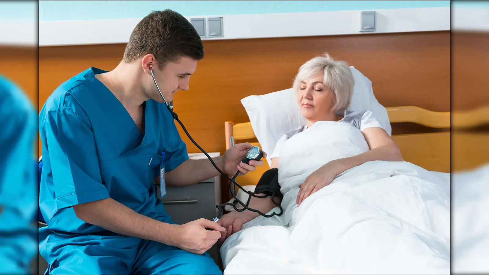 Die Ausbildungen zum Gesundheits- und Krankenpflegehelfer oder zum Altenpflegehelfer können ein guter Einstieg in die Pflegeberufe sein. (Foto: txn: kolotype/123rf/randstad)