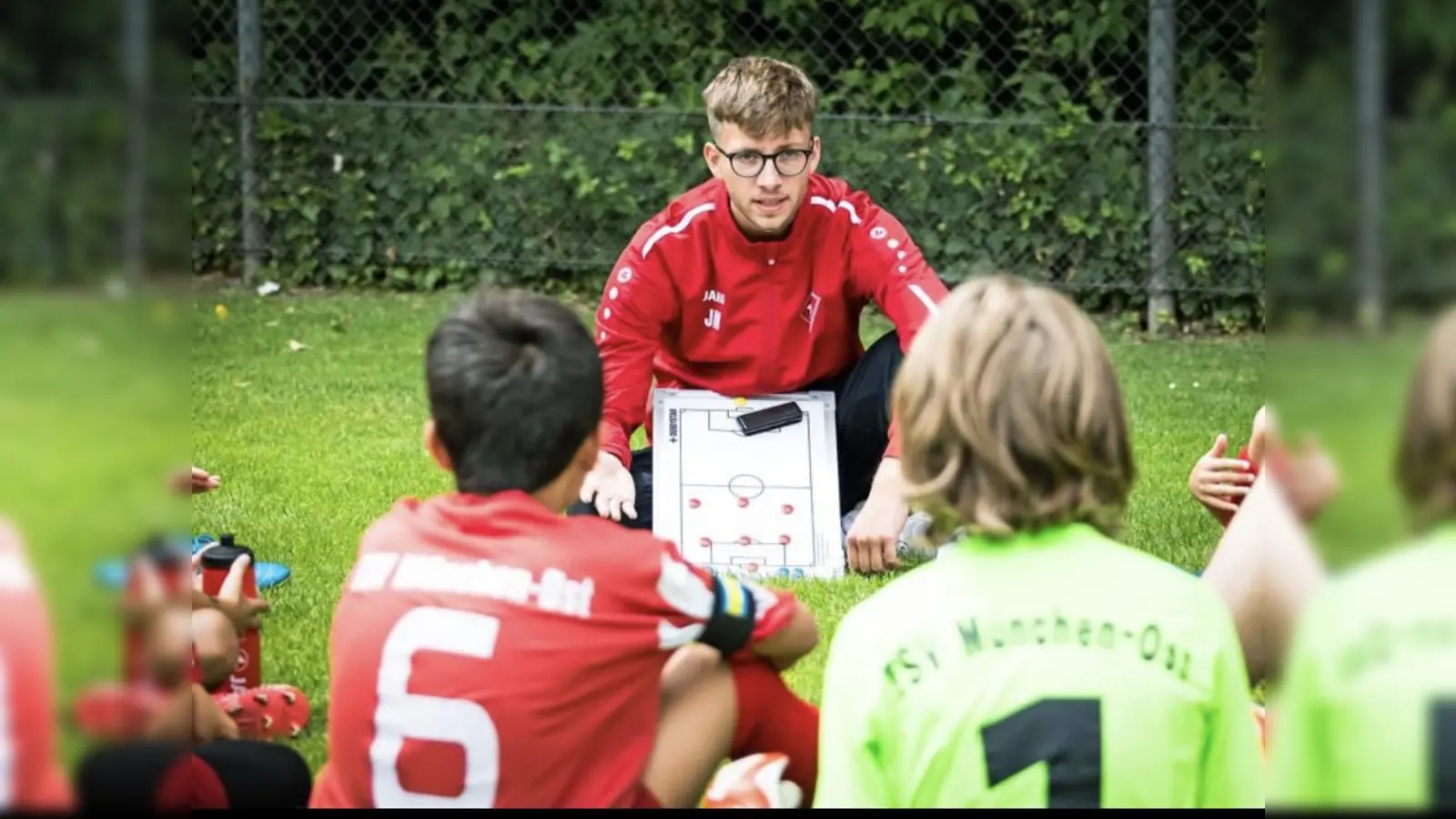 Nachwuchs anleiten: Die Fußballabteilung des TSV München-Ost sucht neue Jugendtrainer. (Foto: Verein)