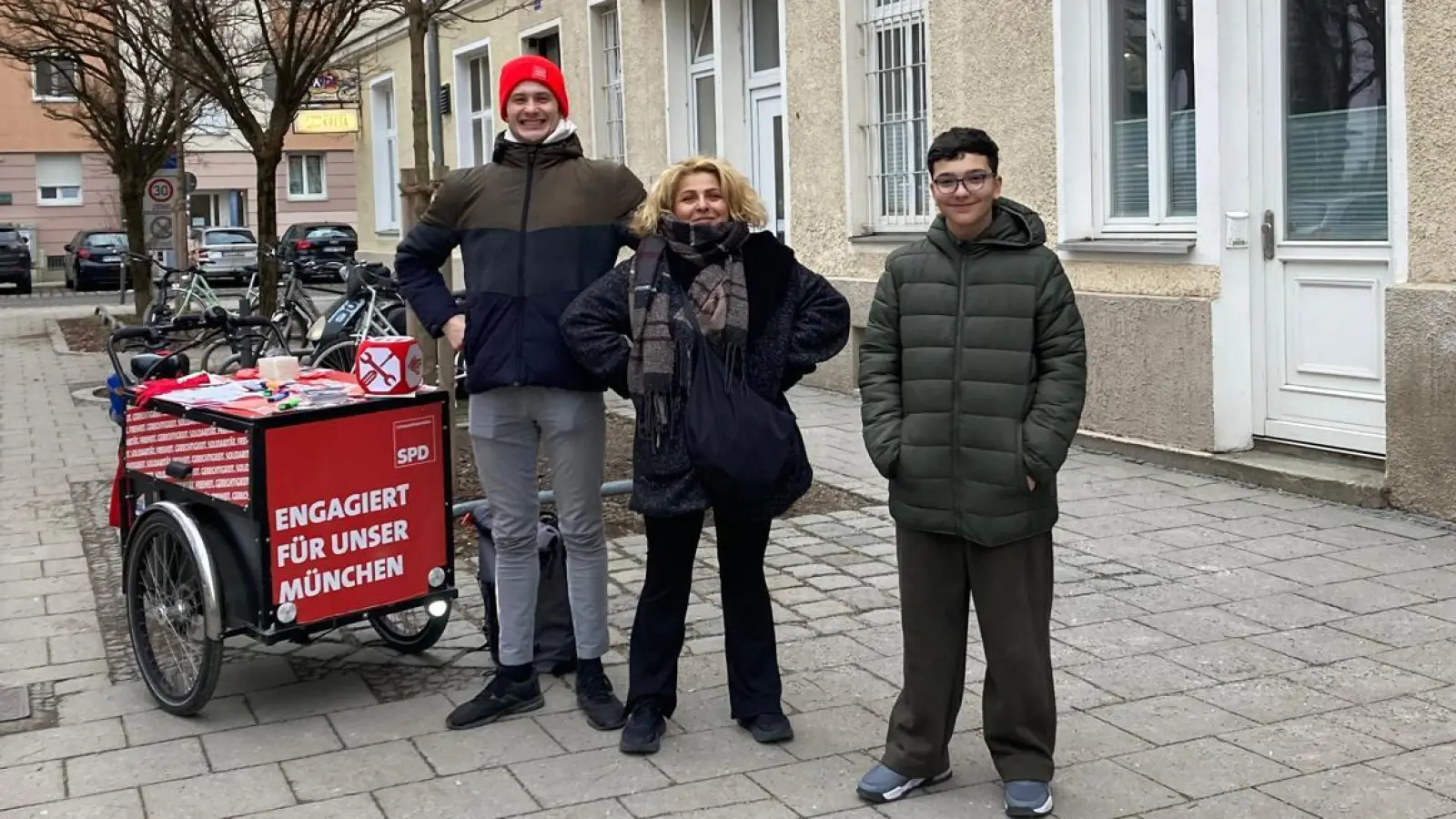 Gemeinsam mit Anwohnern hat die SPD Ideen gesammelt, um die Spielstraße sicherer und ansprechender zu machen. (Foto: SPD)