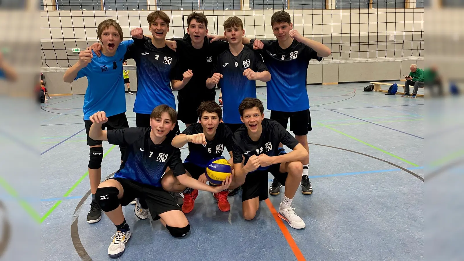 Stolz auf die Teamleistung: die U16 Volleyballer des TSV Herrsching haben sich für die Bayerische Meisterschaft qualifiziert. (Foto: TSV Herrsching)