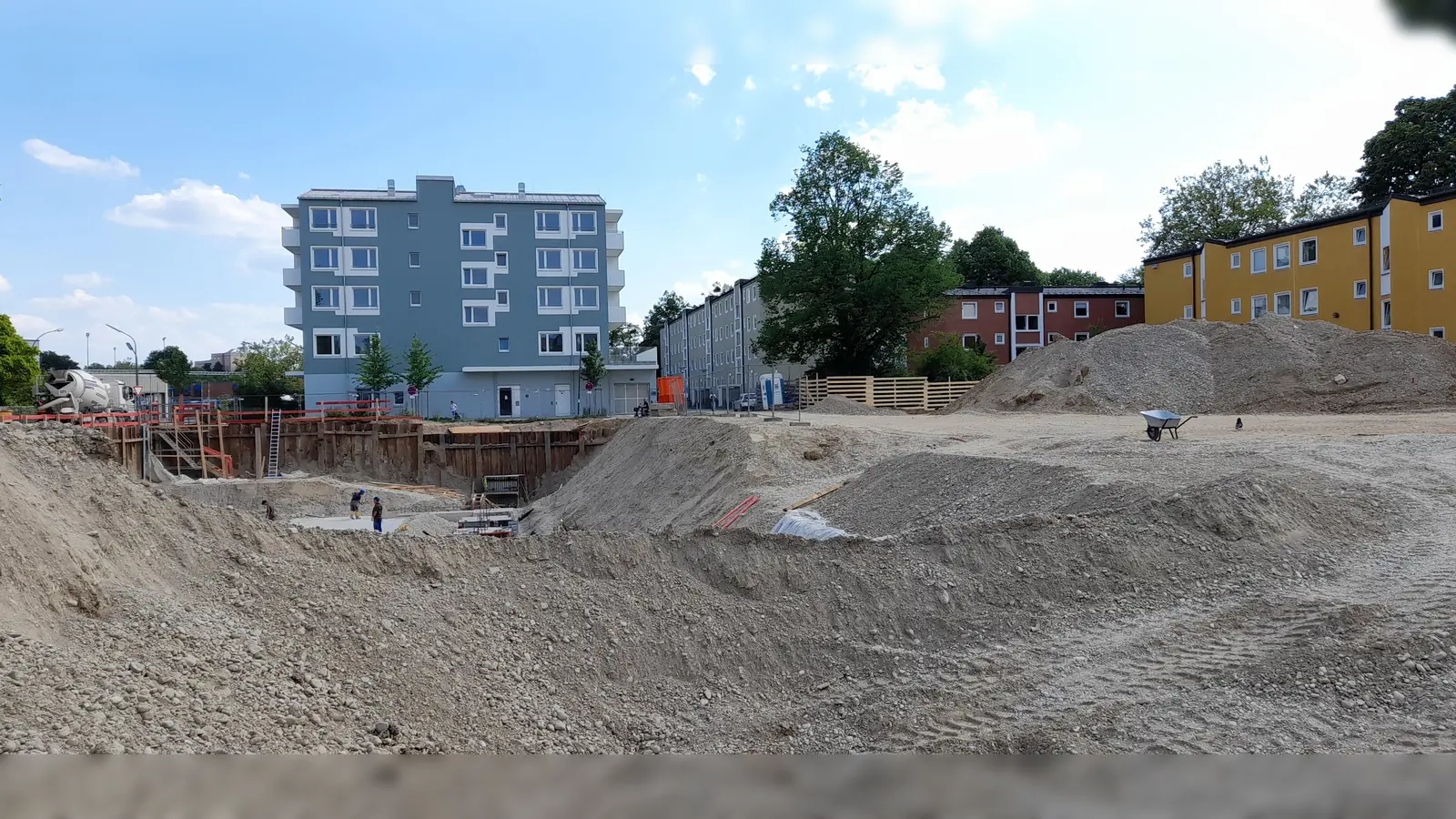 Die „Alte Heimat“ verändert derzeit ihr Gesicht. Einige Bestandsgebäude wurden bereits saniert, andere abgebrochen, um Platz für Neubauten zu schaffen. (Foto: Beatrix Köber)