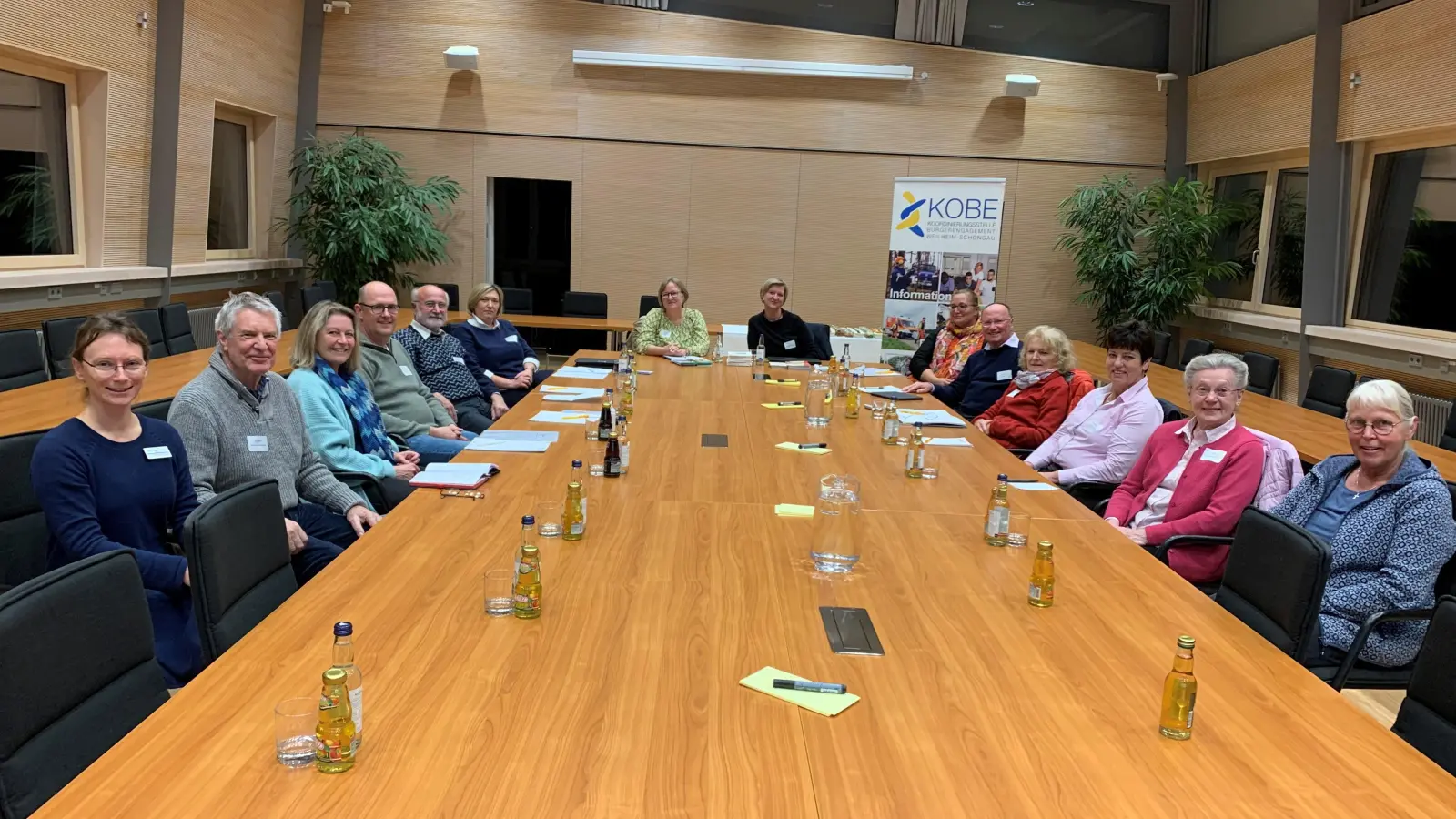 Die Vertreterinnen und Vertreter der Nachbarschaftshilfen im Landkreis informierten sich gegenseitig über aktuelle Projekte und Schwierigkeiten. (Foto: LRA Weilheim-Schongau)