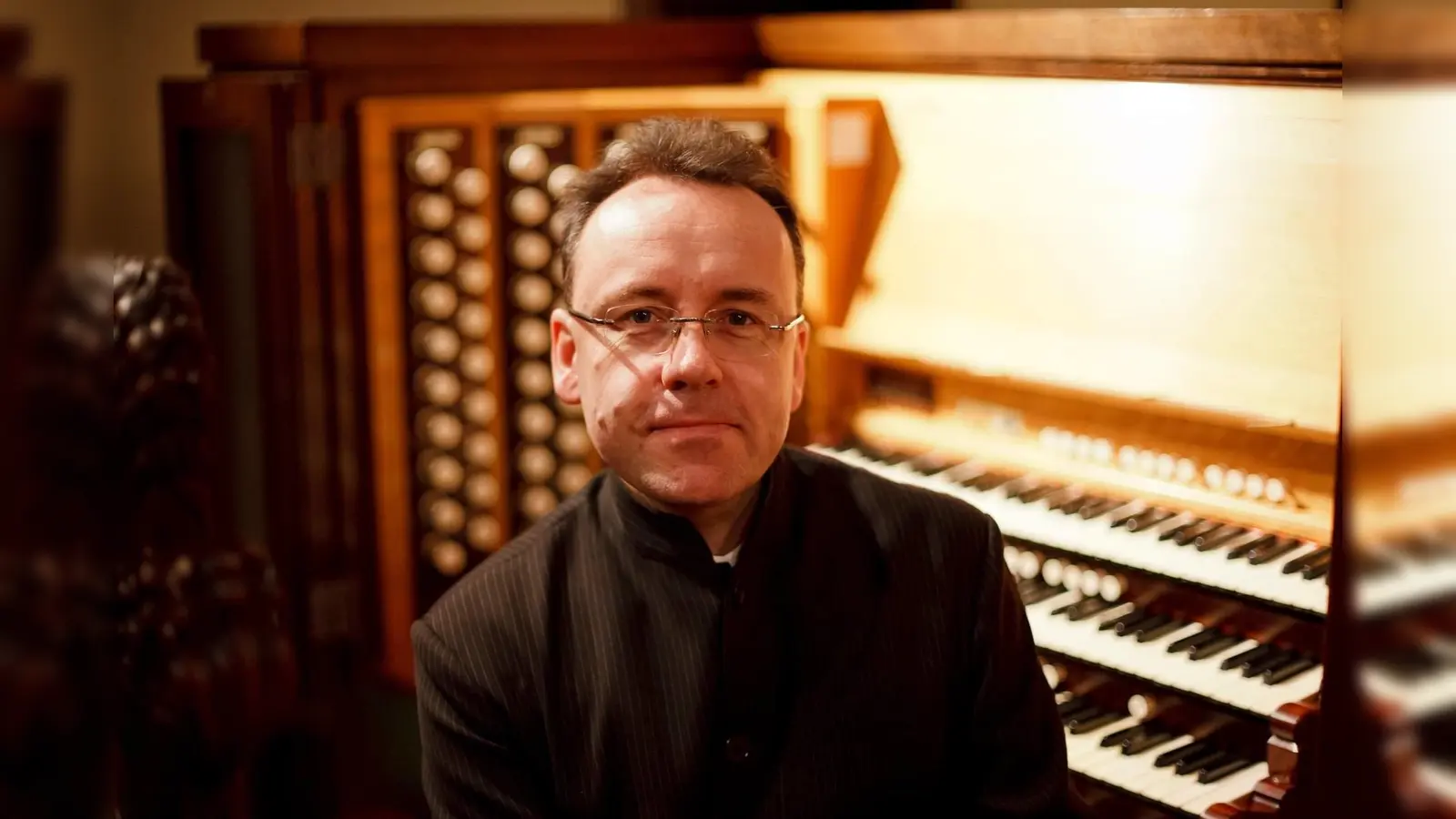 Der international tätige Organist David Briggs spielt das Eröffnungskonzert der Orgelfestwochen in St. Josef. Es ist Teil der Einweihungsfeierlichkeiten für die Orgel. (F.: M. Hudson)