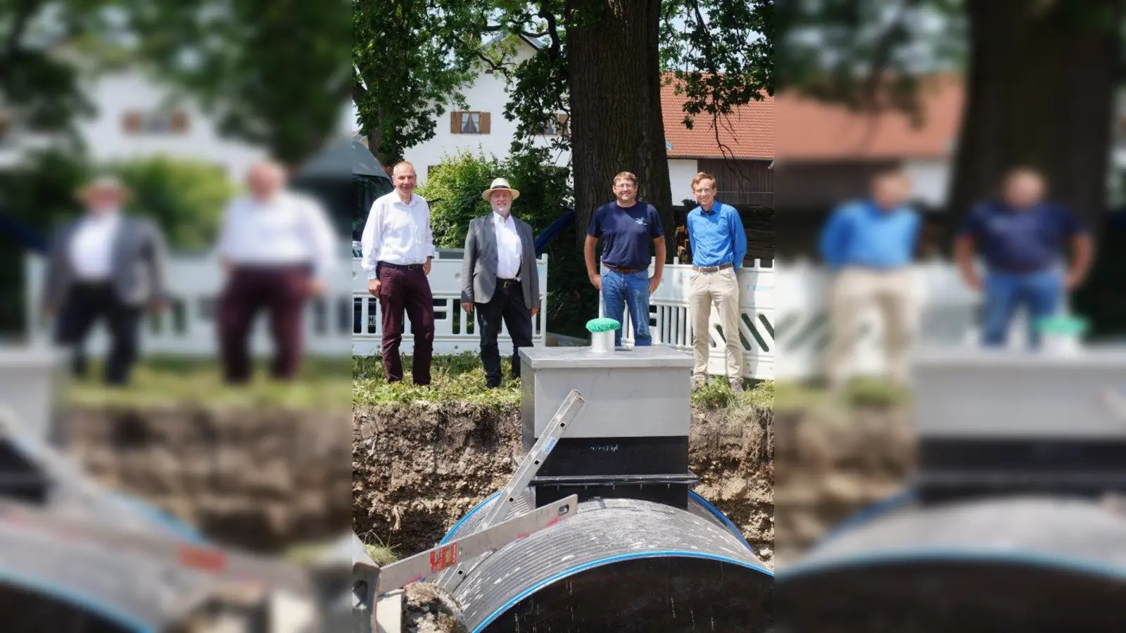 Die Sicherheit der Trinkwasserversorgung wird mit dem neuen Übergabeschacht für die Notversorgung zwischen Weilheim und Wielenbach erhöht: Harald Mansi, Peter Müller, Franz Seiler und Stefan Hartmann (von links). (Foto: Stadtwerke Weilheim)
