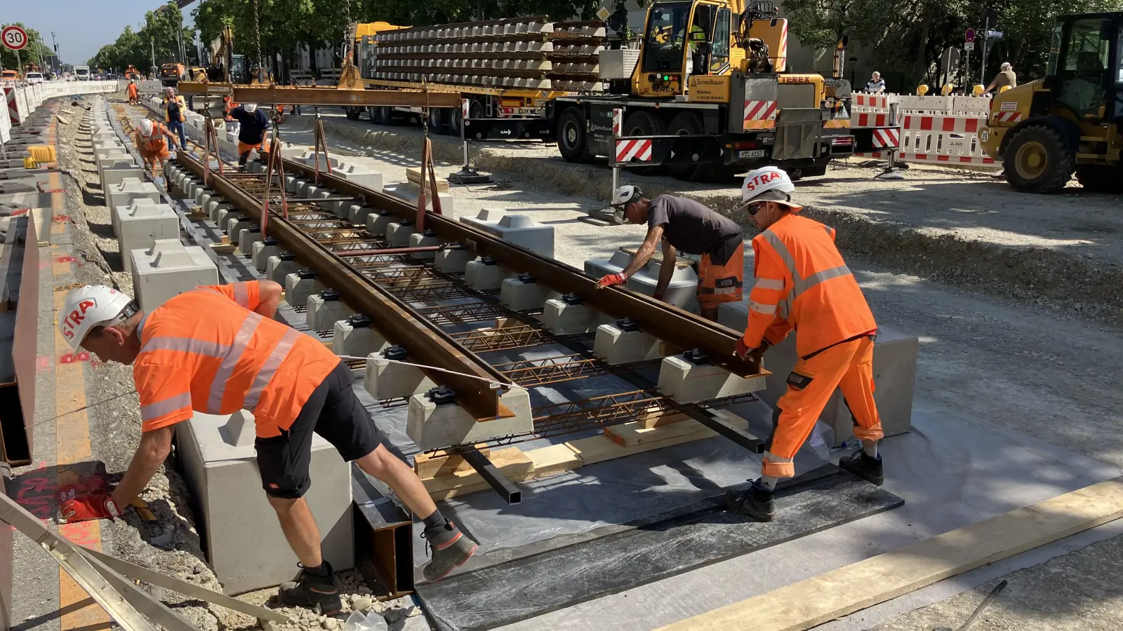 In der Fürstenrieder Straße werden nun die Tram-Gleise verlegt. (Foto: SWM / MVG)