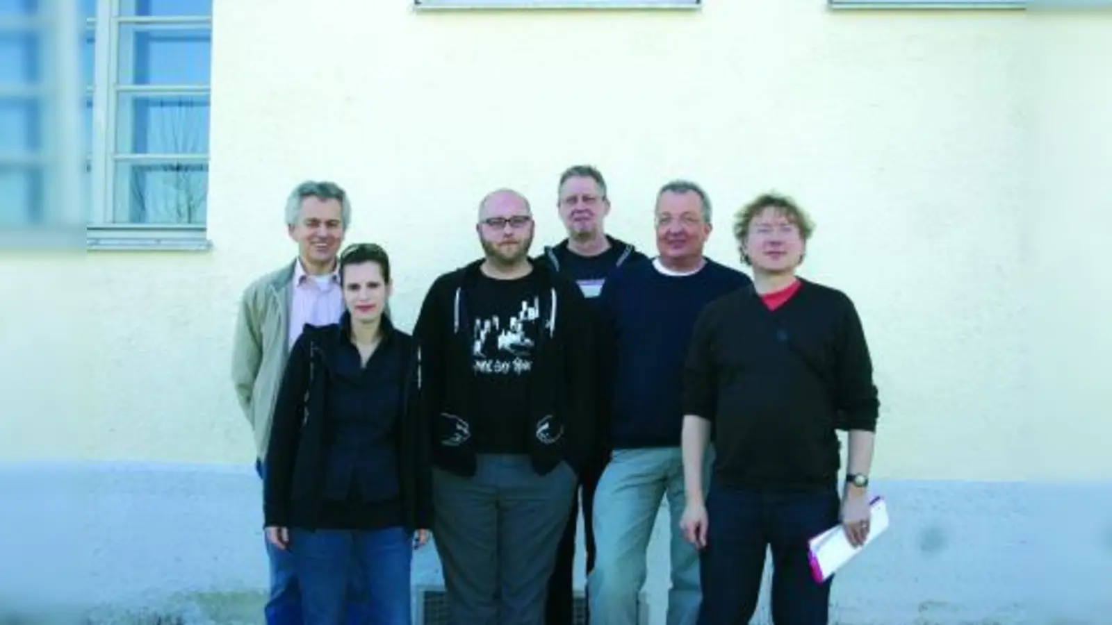 Ernst Wolfswinkler, Pia Dippel, Christian Kiesler, Bob Läßig, Klaus Martens und Marcus Buschmüller (v.l.) freuen sich auf die Neuheiten im Feierwerk. (Foto: as)