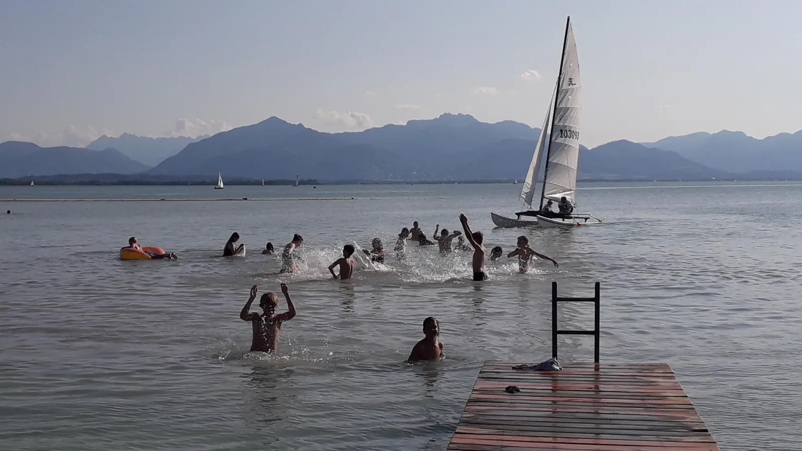 Die Freizeiten am und im Wasser sind Teil des Ferienprogramms des Bildungszentrums Burg Schwaneck. (Foto: Bildungszentrum Burg Schwaneck)