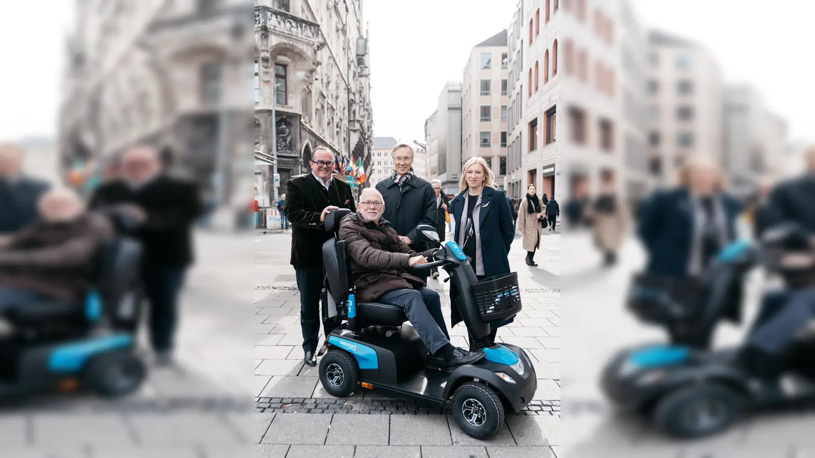 Endlich ist er da, der Elektromobilverleih in der Altstadt. Georg Dunkel (hinten Mitte) und Clemens Baumgärtner (hinten links) haben ihn gemeinsam mit Stephanie Lerf und Dr. Georg Kronawitter (vorne) eröffnet.  (Foto: LHM, Noel Laas)