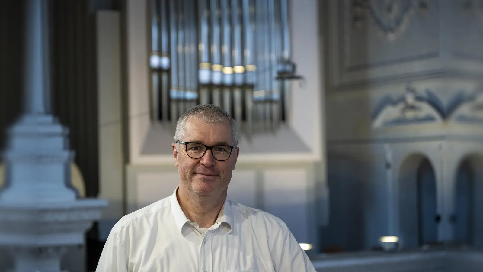 Kirchenmusikleiter Dr. Frank Höndgen lässt auf der Michaelsorgel Werke von bekannten Komponisten erklingen.  (Foto: Walter Glück)
