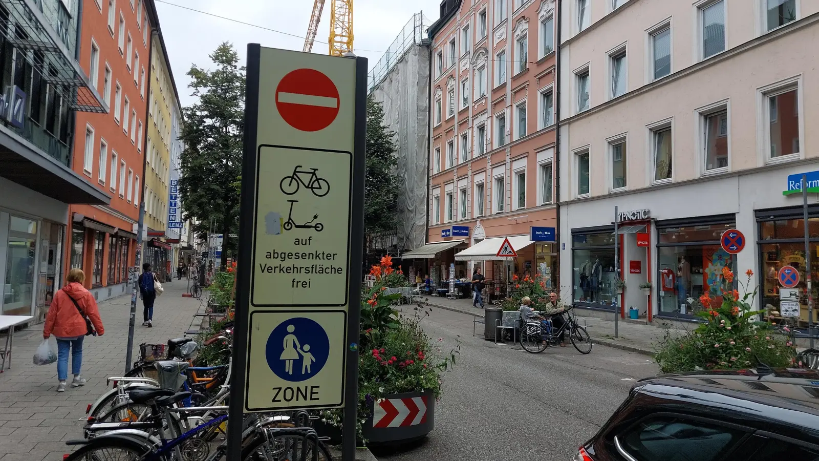 Die Fußgängerzone in der Weißenburger Straße soll dauerhaft eingerichtet werden. (Archivbild: bas)