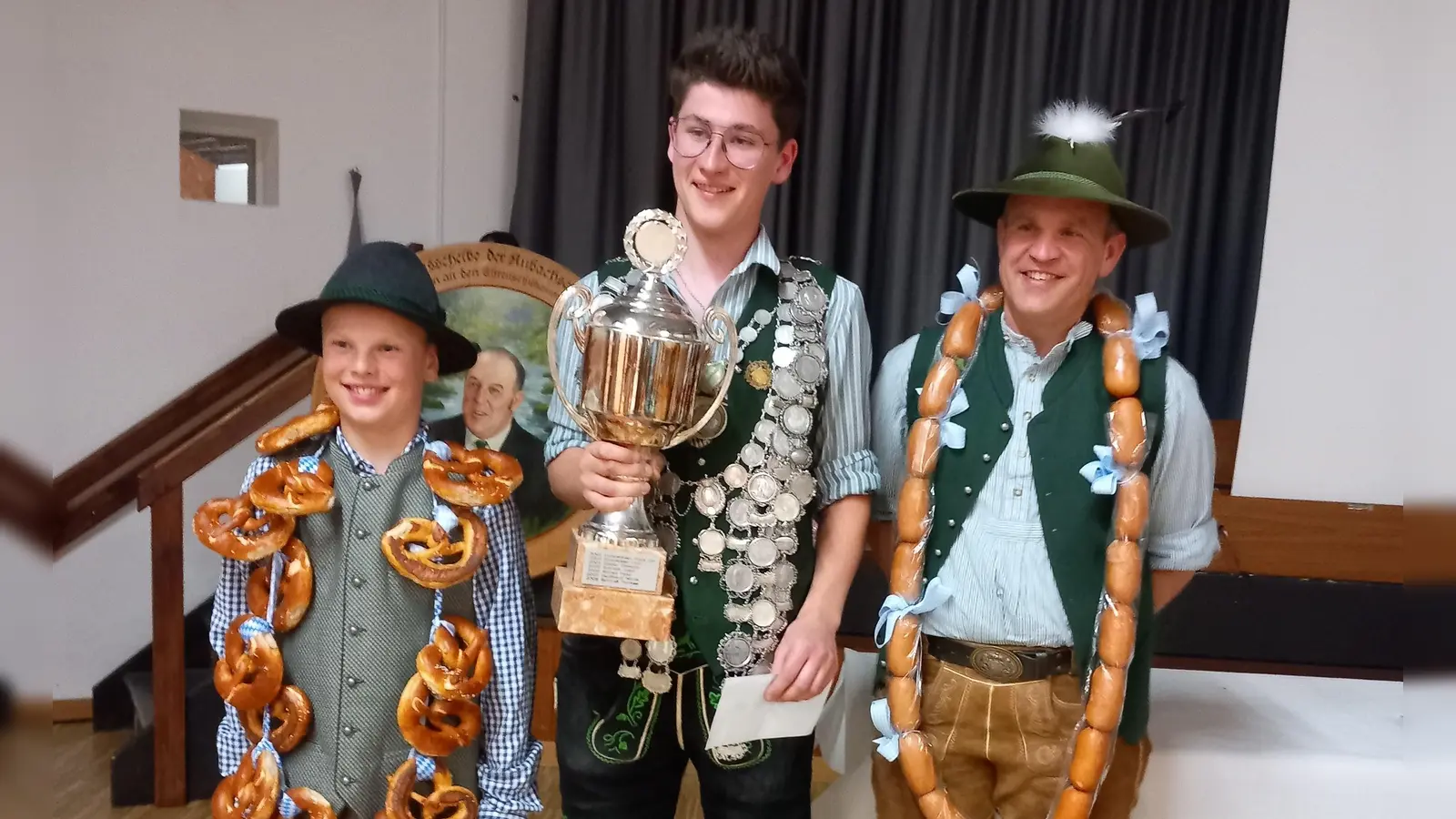 Freude bei der Siegerehrung (von links): Leonhard Schmidt, Xaver Schreyegg und Thomas Schmidt. (Foto: Schmidt)