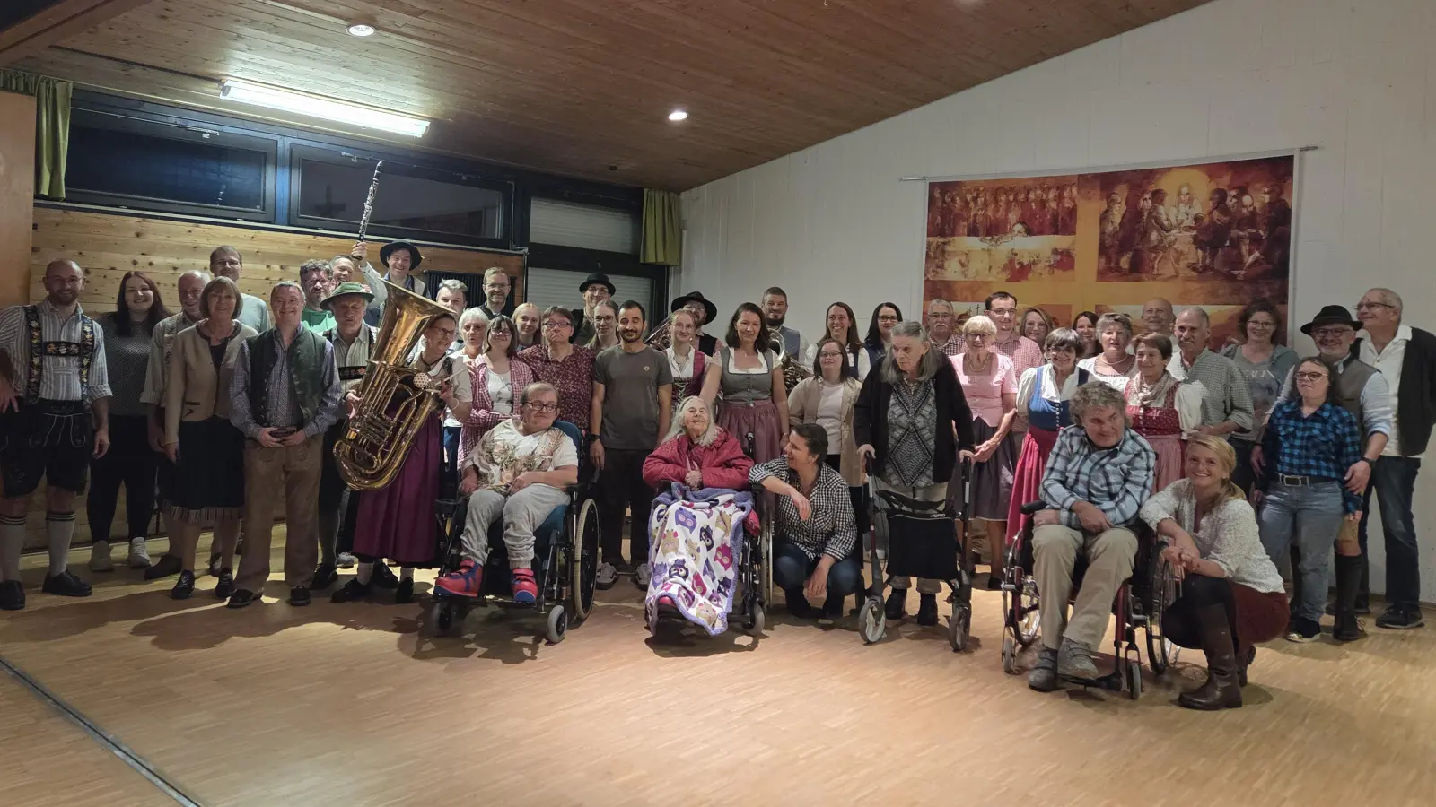 Begleitet von der Landsberger Tanzlmusi hatten die Gäste in Pfarrheim viel Spaß beim Tanzen. (Foto: Lebenshilfe Weilheim-Schongau)