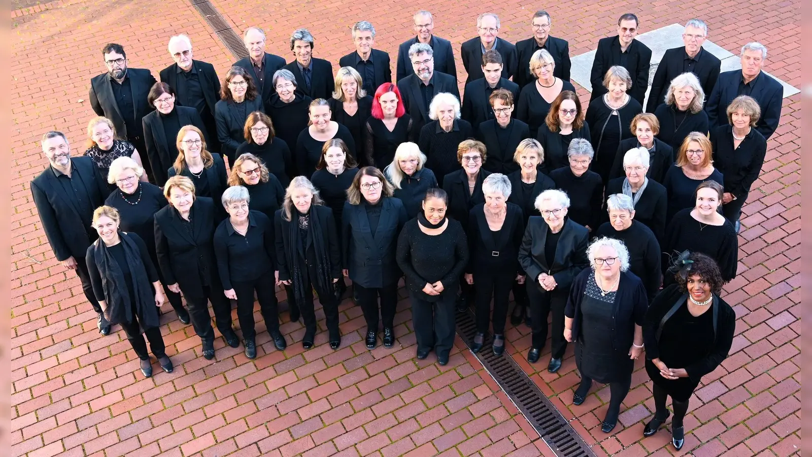 „Very British“: Der Chor St. Ulrich bringt im Neujahrskonzert Chorwerke aus England zu Gehör. Die Sandtner-Orgel spielt Prof. Norbert Düchtel aus Regensburg.  (Foto: Matthias Berthel)