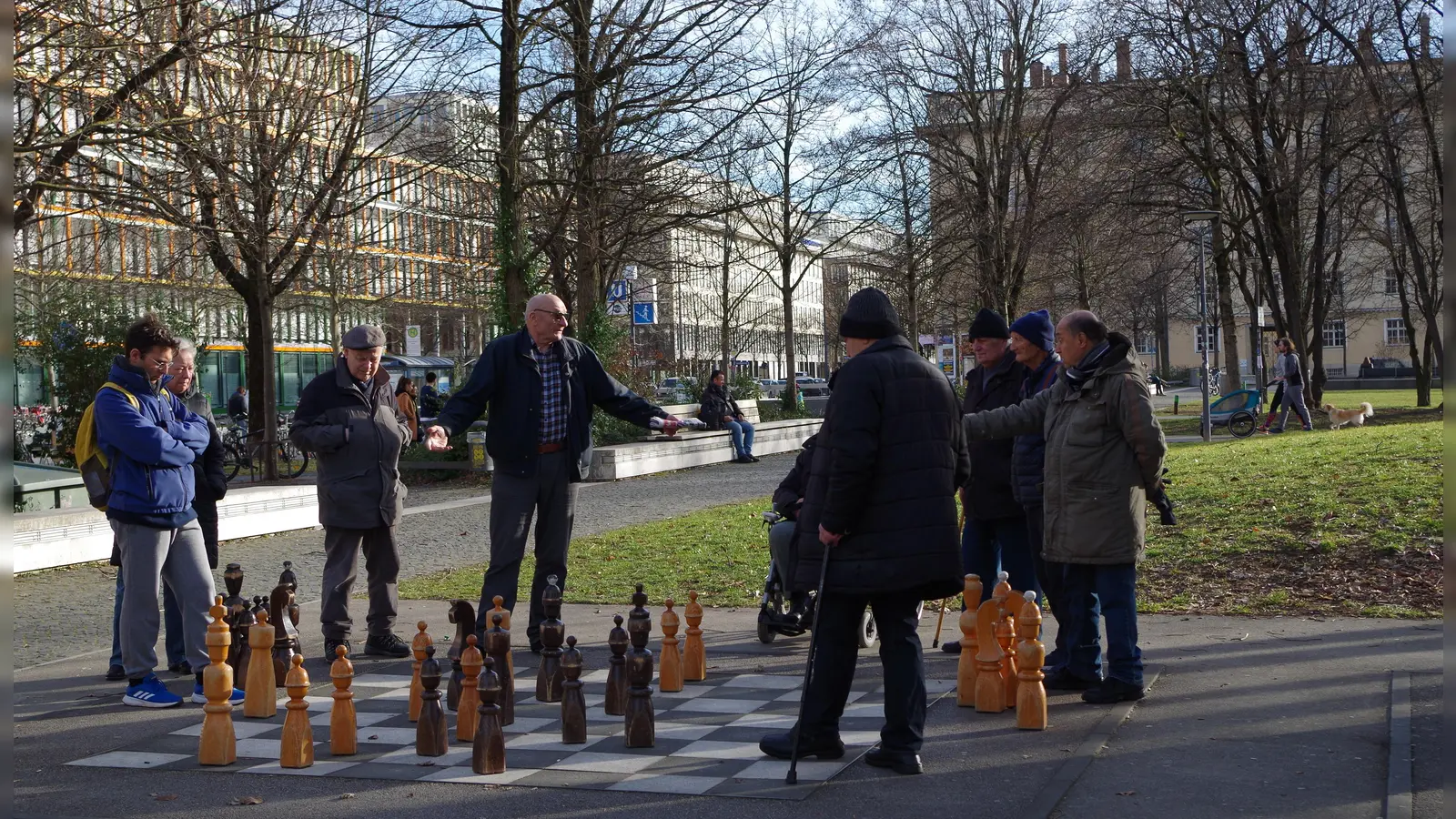Die Schachfiguren am Georg-Freundorfer-Platz sollen erneuert bzw. komplettiert werden. (Foto: Beatrix Köber)