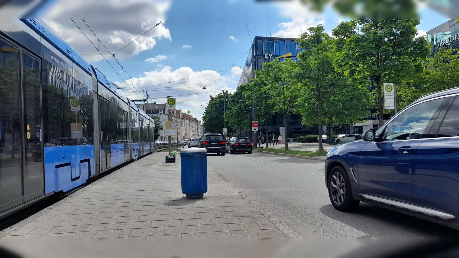 Nach dem Unfall an der Trambahn-Haltestelle Donnersbergerstraße drängt der Bezirksausschuss auf Sicherheitsmaßnahmen.  (Foto: kö)
