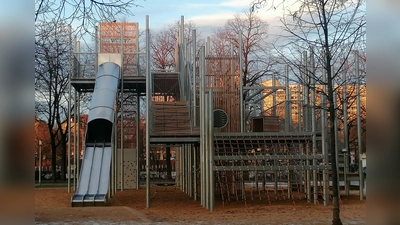 Der neue Spielplatz an der Theresienwiese kommt gut an. (Foto: job)