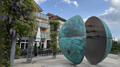 Die renovierte Partnerschaftskugel wird mit einem Festakt, Jonglage und Bewegungskünstlern am Samstag eingeweiht.  (Foto: pst)