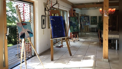 Im Malwerk Oberhausen bekommen Menschen ab 65 Jahren die Möglichkeit, sich künstlerisch zu entfalten. (Foto: Gerd Lepic)