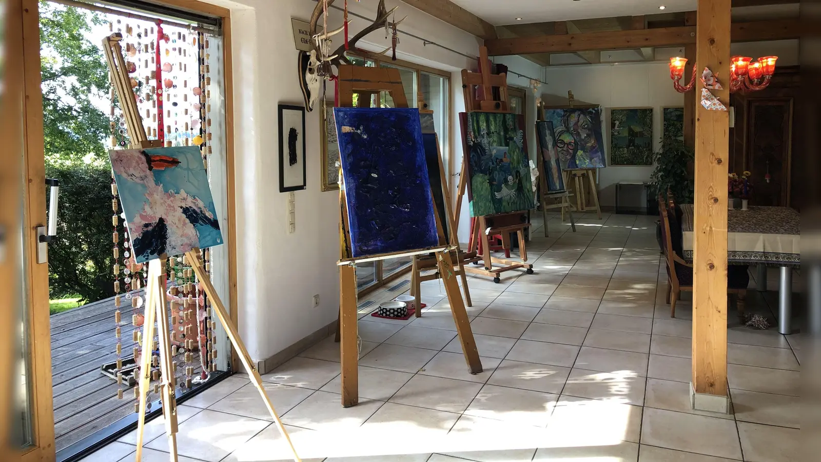 Im Malwerk Oberhausen bekommen Menschen ab 65 Jahren die Möglichkeit, sich künstlerisch zu entfalten. (Foto: Gerd Lepic)