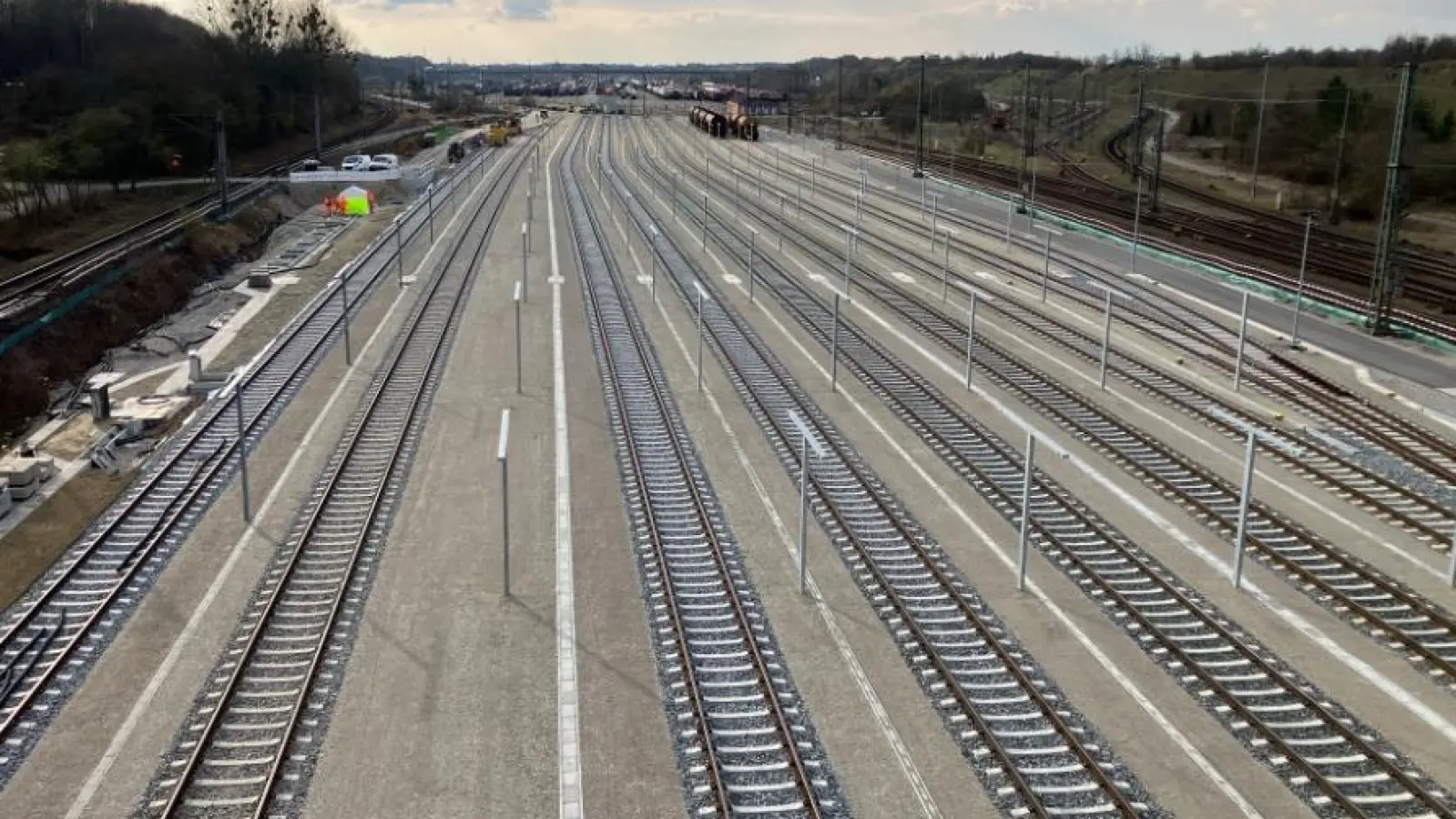 Zentrales Drehkreuz: Der zwischen Moosach, Ludwigsfeld und der Fasanerie gelegene Rangierbahnhof München Nord ist um 6,4 Kilometer Gleise erweitert worden. (Foto: DB AG )
