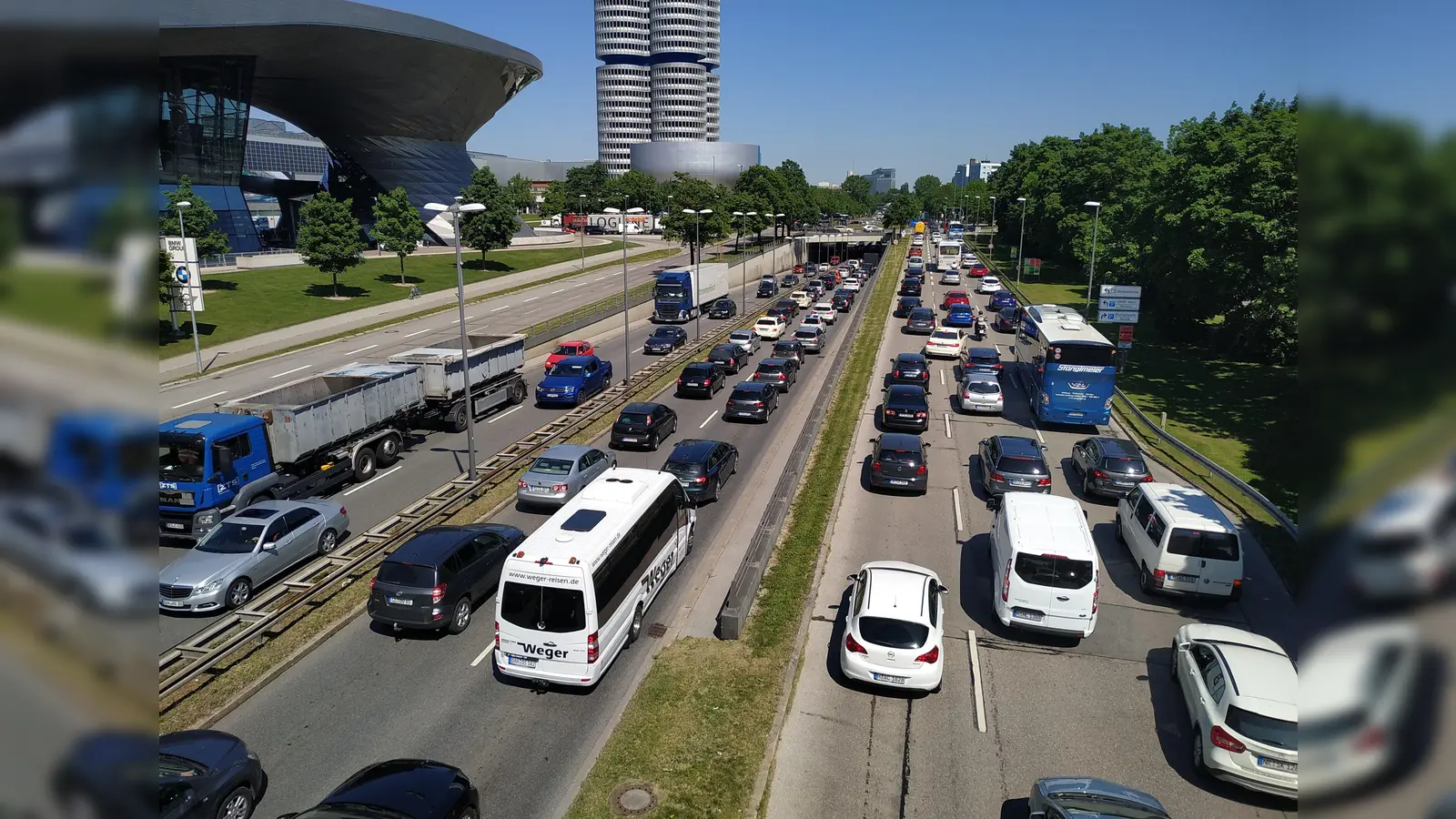 München ist Deutschlands "Stau-Hauptstadt". 87 Stunden jährlich steht man auf Münchens Straßen durchschnittlich im Stau. Höchste Zeit, dass sich was ändert.  (Foto: Stefan Dohl)
