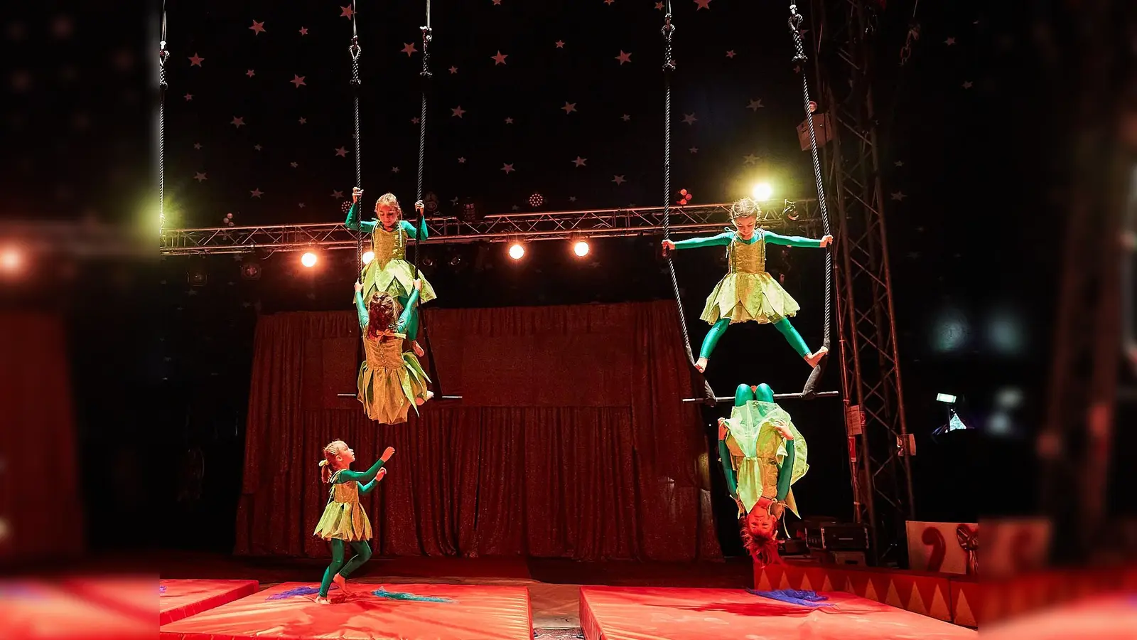 Luftartistik und Akrobatik stehen im Mittelpunkt des Workshops „Bunte Woche”. (Foto: Philipp Maier)