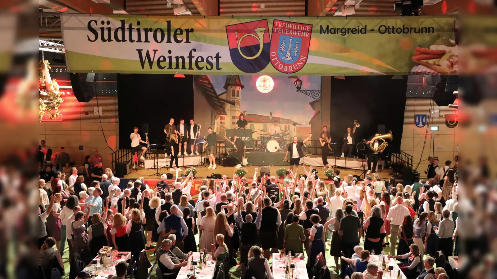 Die Freiwillige Feuerwehr Ottobrunn lädt zum Südtiroler Weinfest ein.  (Foto: FFW Ottobrunn)