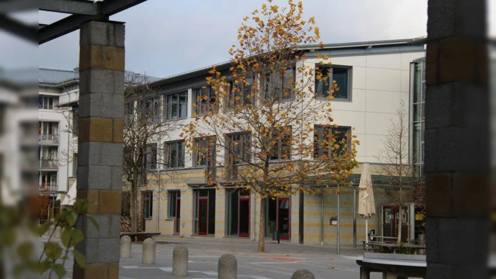Die Gertrud-Bäumer-Schule befindet sich unweit der Großbaustelle für das neue Strafjustzzentrum am Leonrodplatz. (Foto: sb)