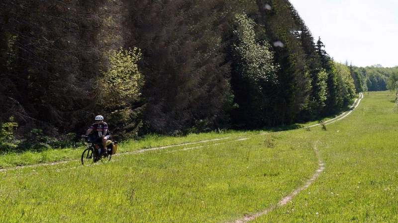 Stefan Reeg berichtet in seinem Vortrag über seine Radreise entlang des Grünen Bands. (Foto: Reeg)