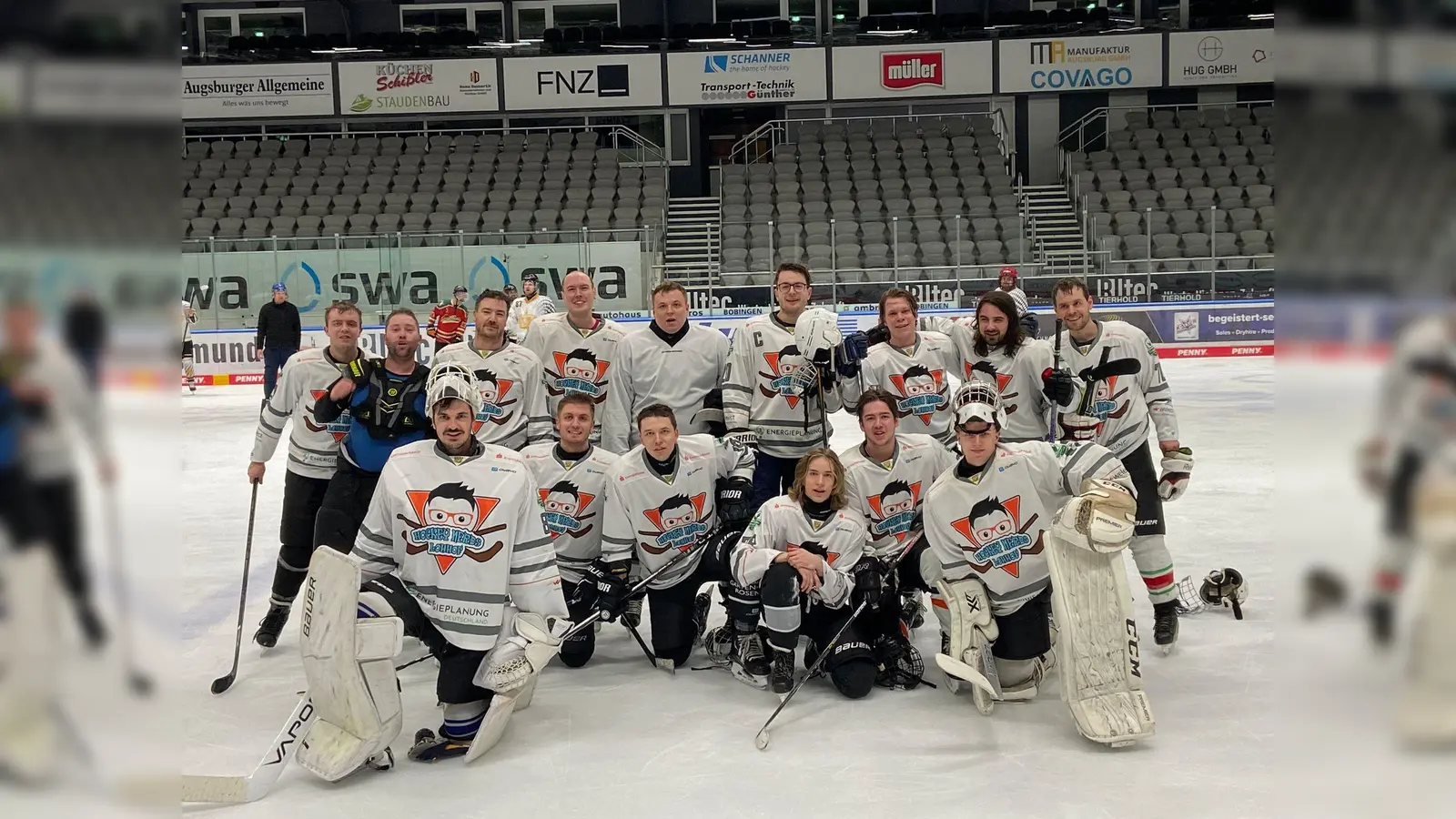 Das neu zusammengestellte Team der Hockeynerds freut sich über seinen Sieg in Augsburg.  (Foto: Hockey Nerds)