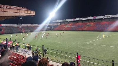 Große Dramatik im Sportpark Unterhaching: Die SpVgg hatte gegen Wacker Burghausen im Elfmeterschießen das Nachsehen. (Foto: bas)
