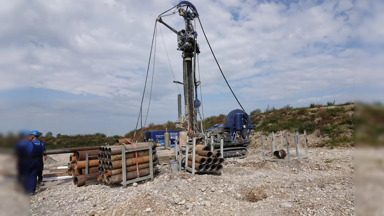 Die Probebohrung für die Trink- und Hygienewasserversorgung am Bohrplatz haben begonnen. (Foto: Gem. Vaterstetten)