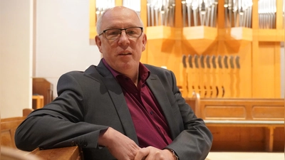 Kirchenmusikdirektor Klaus Geitner ist seit 2026 Organist an der Lutherkirche in Giesing. Er begleitet dort die Renovierung der Simon-Orgel. (Foto: EPV Susanne Schröder)
