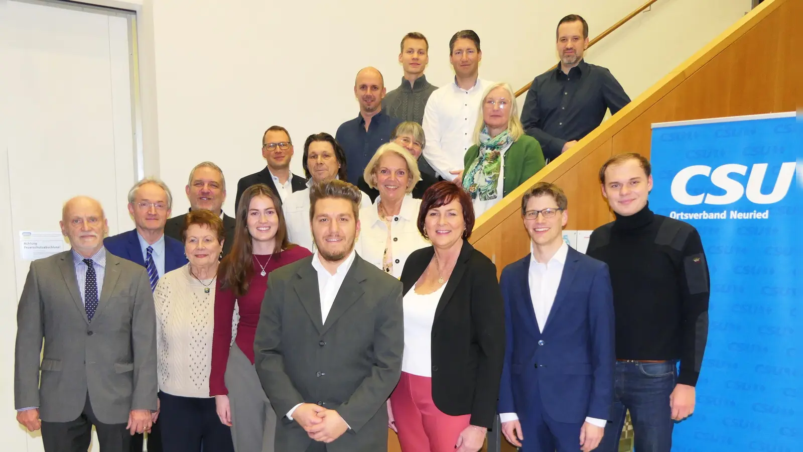 Eine engagierte Mannschaft von Bürgermeisterkandidat, Gemeinderatskandidatinnen und -kandidaten steht für die Ziele der CSU Neuried, um einen Kurswechsel in der Gemeindepolitik herbeizuführen.<br> (Foto: Peter Kellner/CSU Neuried)