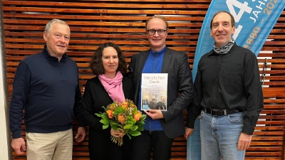 Freuten sich über die Ehrung (v.l.): Hans Jungwirth (TSV-Präsident), Johanna Sailer (Assistenz im Tanz-Team), Tanzlehrer Peter Schuh und Benedikt Pohlus (TSV-Geschäftsführer).  (Foto: TSV Starnberg)