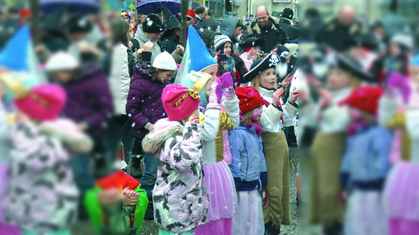 Große und kleine Faschingsfans nutzen gerne die Gelegenheit, sich für den Umzug zu kostümieren. (Foto: se (Archiv))