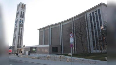 Die Arbeiten am Kirchenzentrum sind nach fünf Jahren fast abgeschlossen. Das Pfarramt wurde an der Ostseite der Kirche neu angebaut. (Foto: job)