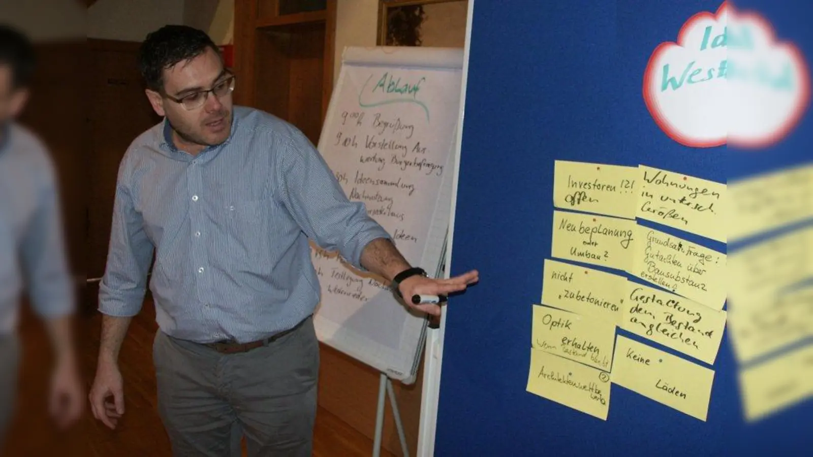 Bürgermeister Thomas Feistl moderierte die Klausurtagung des Gemeinderates Oberhausen zur Nachnutzung der Westenrieder-Anwesens und des Oberhauser Rathauses (Foto: Sonnleitner)