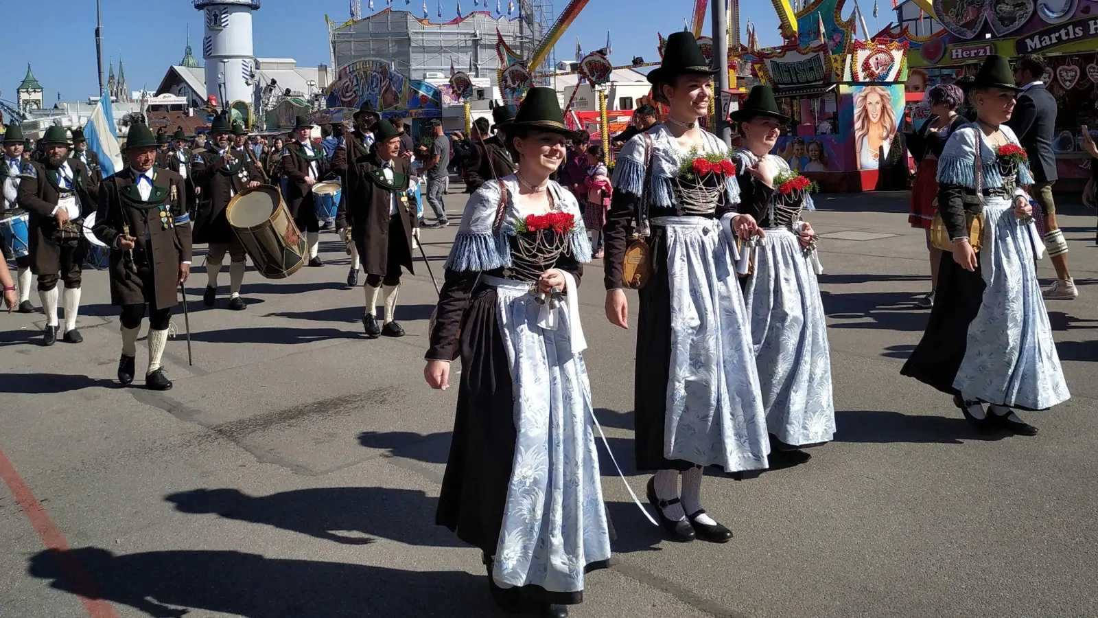 In Bayern gehört das Trachtengewand zum unverfälschten weiß-blauen Lebensgefühl.  (Foto: Stefan Dohl)